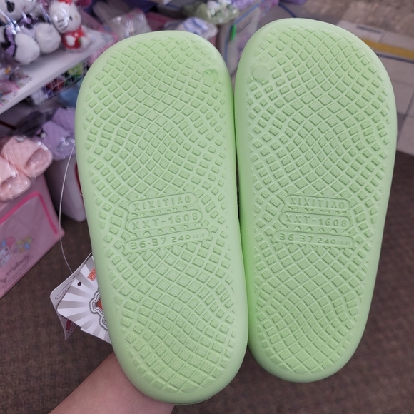 Brand New Sanrio Keroppi Green Slippers US 7.5 - Picture 8 of 9